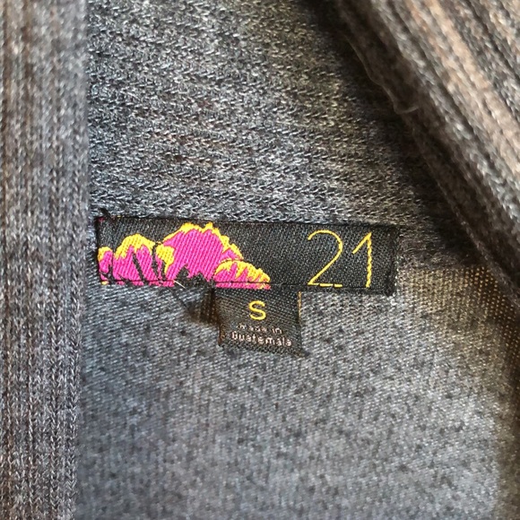 21 - Gray light sweater wrap. No closure. Size small - Picture 3 of 4